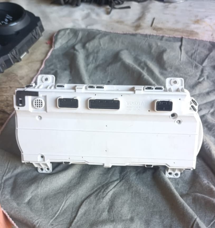 Toyota Fortuner Hilux Revo 2016-2020 meter speedometer cluster – photo 3